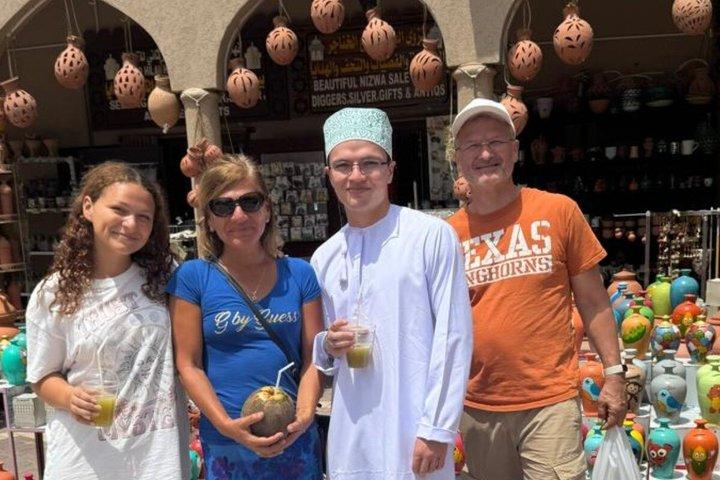 Tour condiviso al Forte di Nizwa, Souq, Birkat AL Mouz e Jebel Akhdar