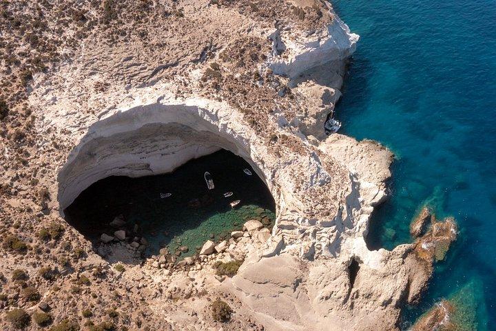 Milos : プライベートスピードボートツアー—Kleftiko Sarakiniko Poliegos