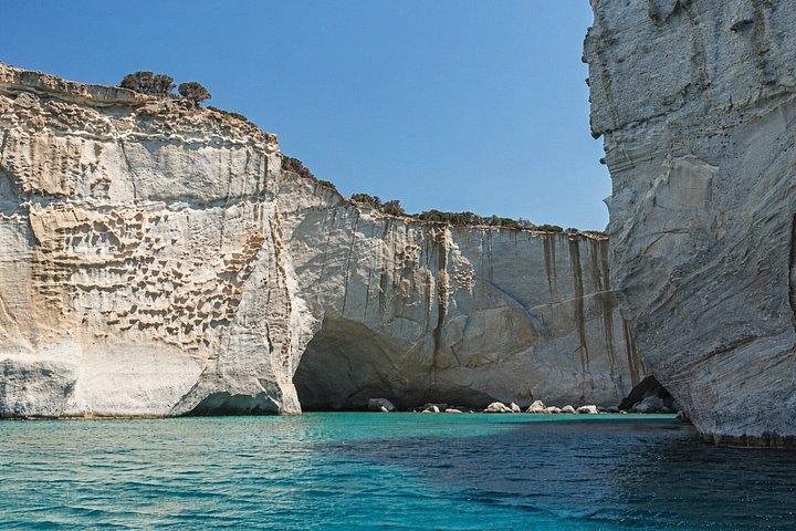 Milos : プライベートスピードボートツアー—Kleftiko Sarakiniko Poliegos