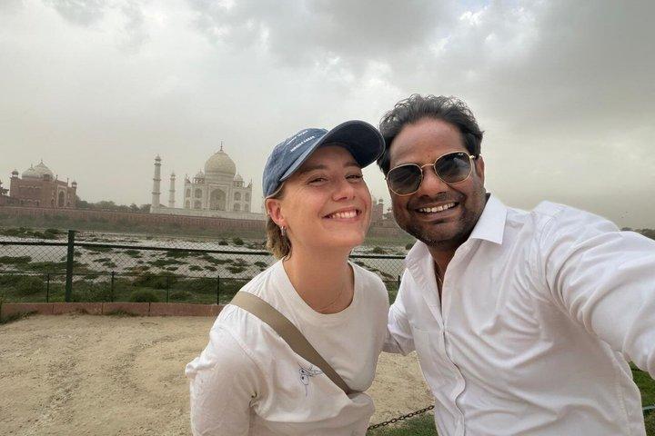Taj Mahal & Agra Fort Tour from Delhi with 5-Star Lunch