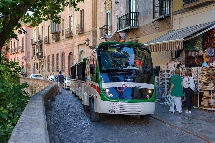 Granada Hop On Hop Off Toeristisch Treinticket met Audio Gids