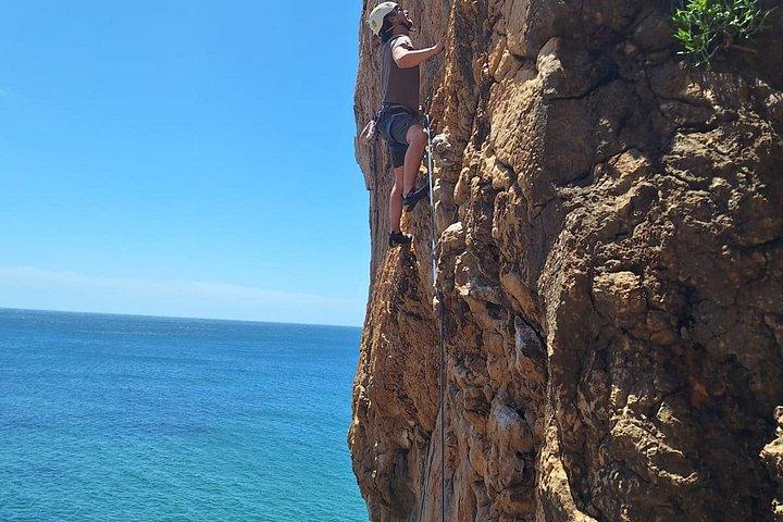 Guided Rock Climbing Experience in Cascais All Levels Welcome