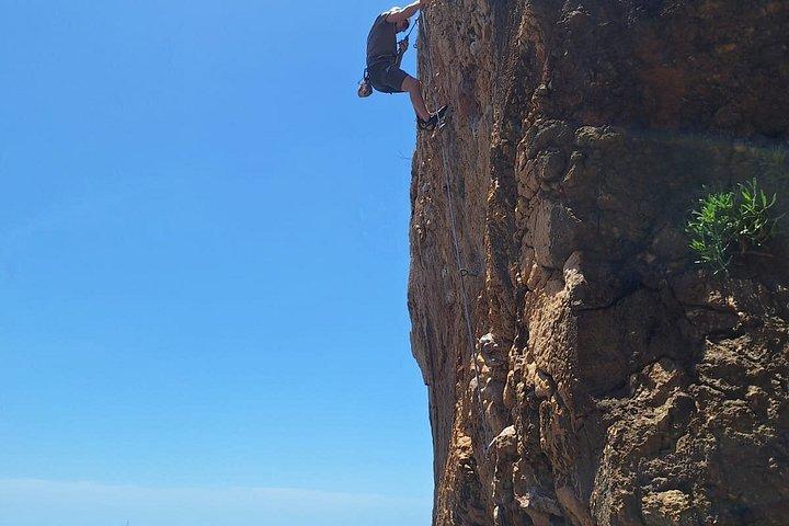Guided Rock Climbing Experience in Cascais All Levels Welcome