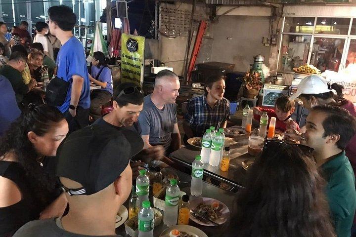 チェンマイガイド付き夕食ツアー（チャンプアク夜市）