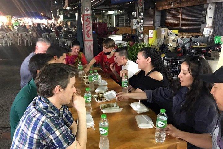 チェンマイガイド付き夕食ツアー（チャンプアク夜市）