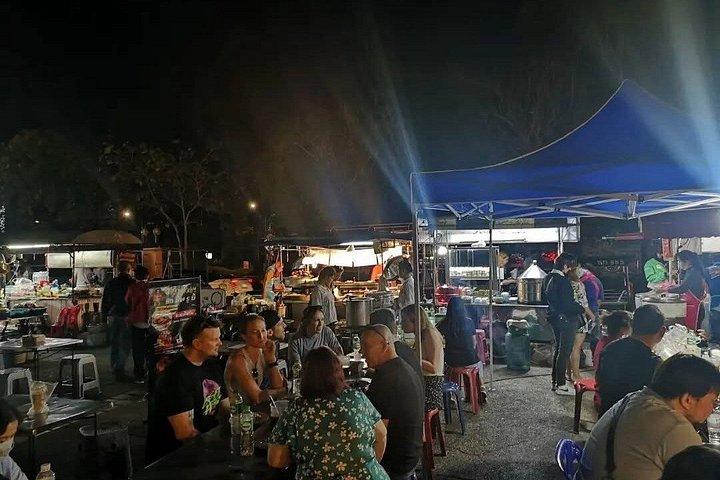 チェンマイガイド付き夕食ツアー（チャンプアク夜市）