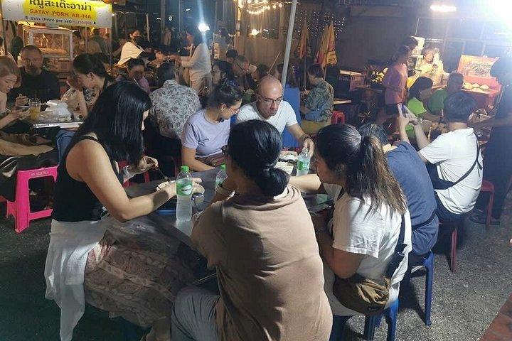 チェンマイガイド付き夕食ツアー（チャンプアク夜市）