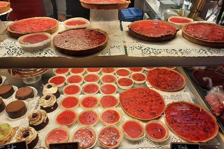 Les Halles Paul Bocuseでのリヨンモーニングフードマーケットテイスティングツアー
