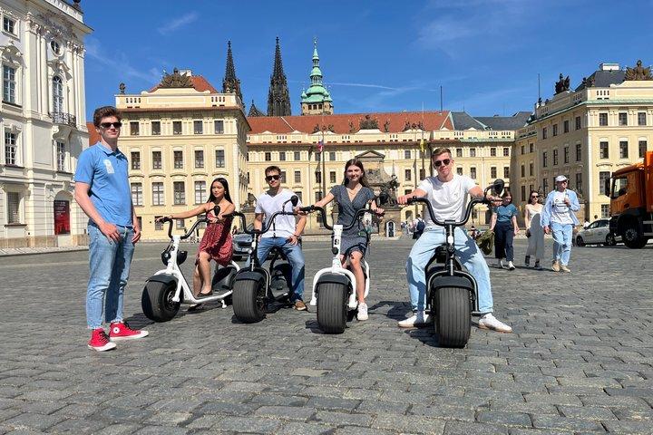 Praag e-scooter tour: Dikke Band of Regelmatige Autoped