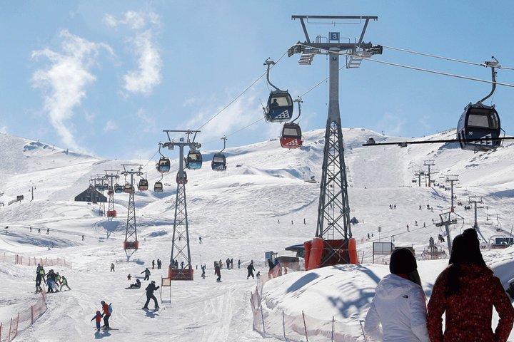 Valle Nevado : Gondola, Resort and Snow from Santiago