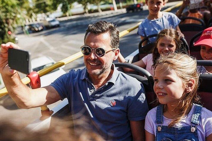 バルセロナ市内観光ホップオンホップオフバスチケット