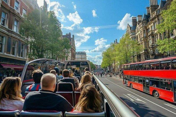 バルセロナ市内観光ホップオンホップオフバスチケット