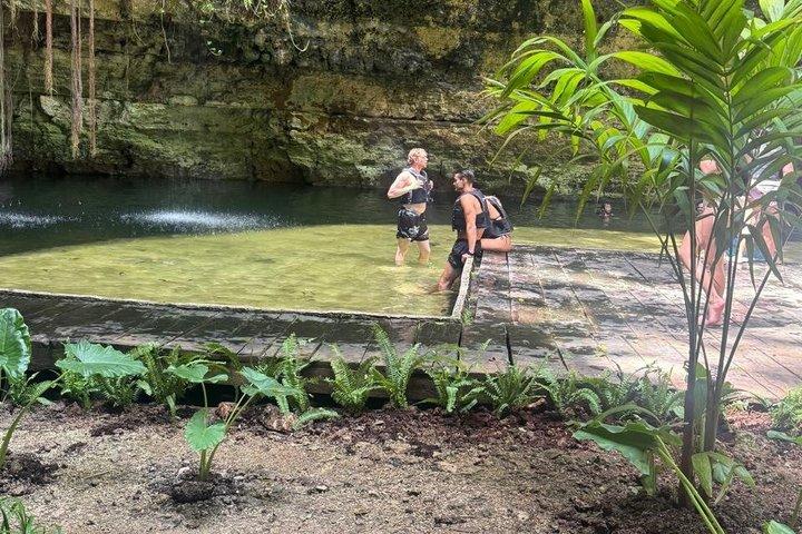 Chichen Itza ,Cenote chichikan & Valladolid from プラヤ・デル・カルメン