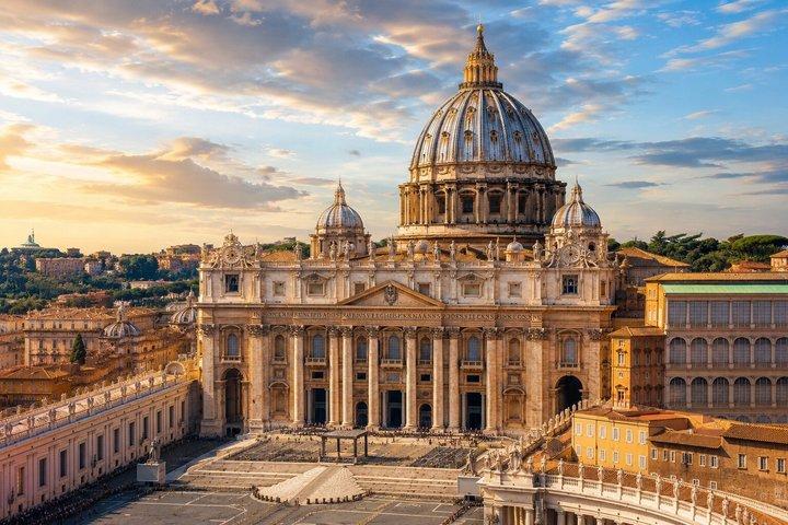 St. Peter's Basilica Tour with Underground of the Papal Tombs
