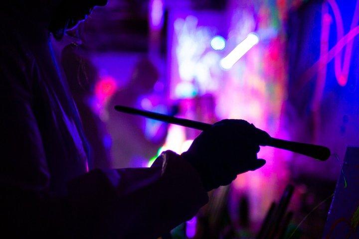 NEON Sip e Paint Experience