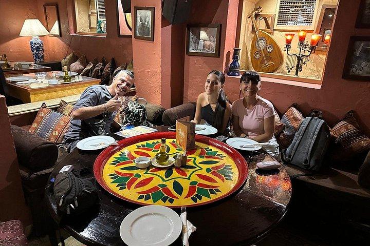 カイロ ナイル川ディナークルーズ、ベリーダンス、タヌーラ＆ホテル送迎