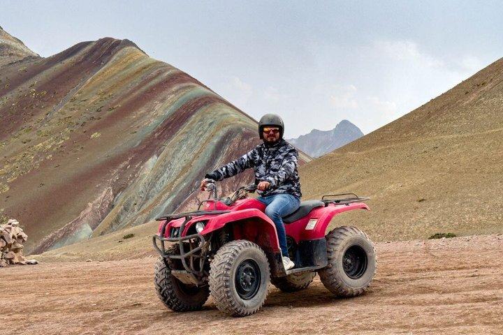 Passeio de quadriciclo até a Montanha Arco-Íris