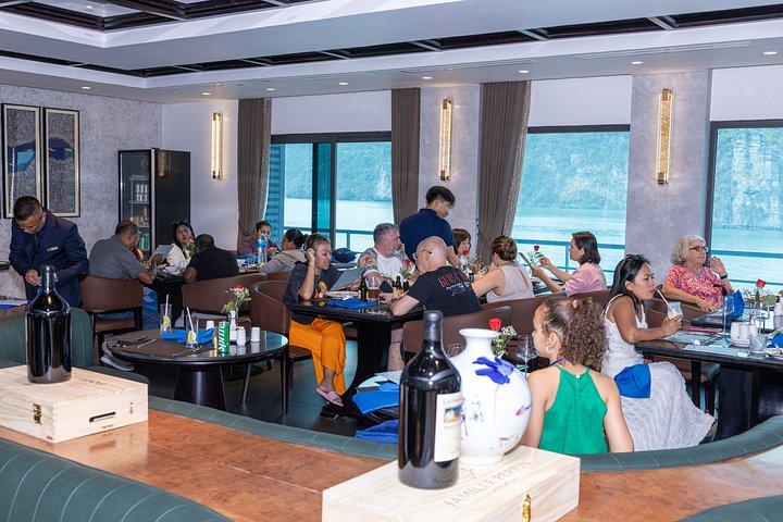 セリナ泊クルーズ2日ハロンとランハ湾を探索
