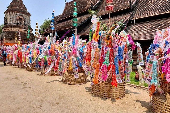 チェンマイの隠れた名所：地元の人による赤いトラックが紹介する3つの寺院