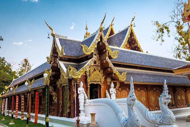 チェンマイの隠れた名所：地元の人による赤いトラックが紹介する3つの寺院