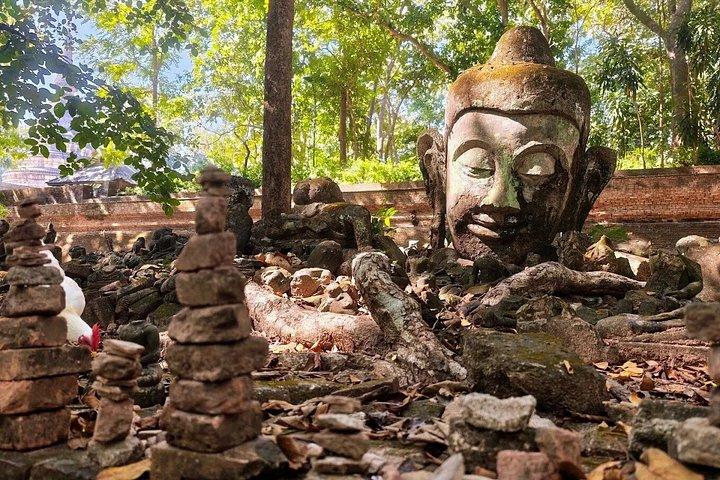 チェンマイの隠れた名所：地元の人による赤いトラックが紹介する3つの寺院