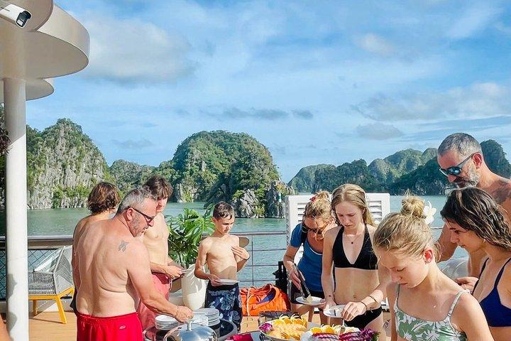 ハノイ：高級猫バ島、ランハ湾観光日帰りクルーズ＆ランチ