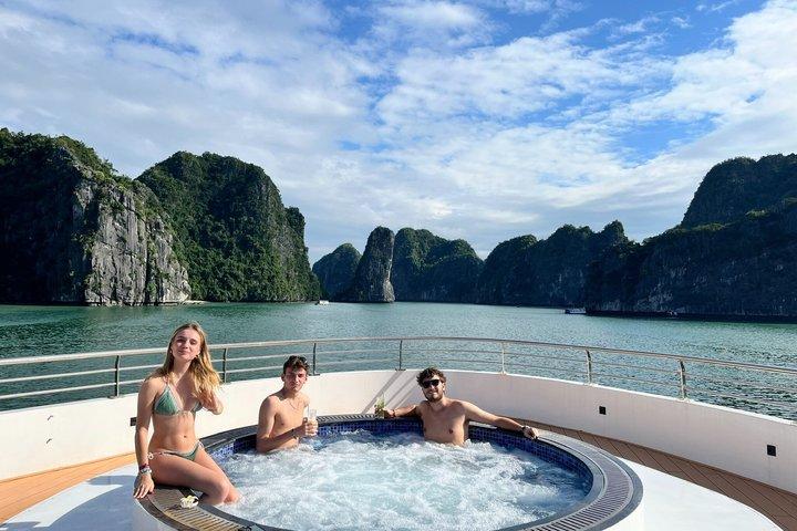 Hanoi : Croisière d'une journée sur l'île de luxe de Cat Ba, dans la baie de Lan Ha