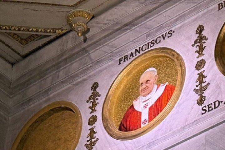 サン・パウロ大聖堂の教皇モザイクガイドツアー