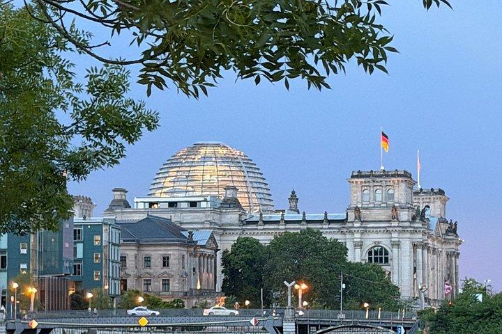 夜のベルリン：ライトアップされた名所ウォーキングツアー