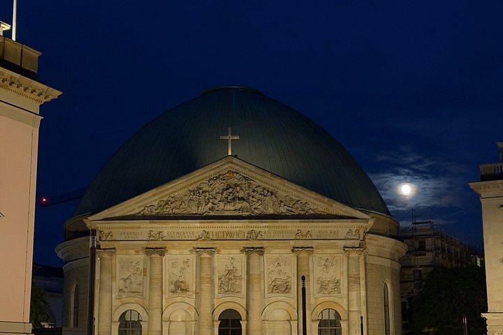 夜のベルリン：ライトアップされた名所ウォーキングツアー