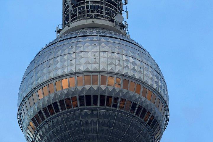 夜のベルリン：ライトアップされた名所ウォーキングツアー