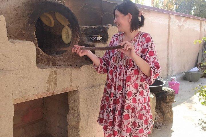 Tour privato del mercato uzbeko e lezione di cucina casalinga con trasferimenti