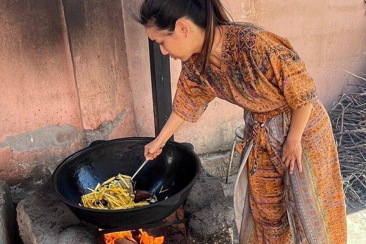 Tour privato del mercato uzbeko e lezione di cucina casalinga con trasferimenti