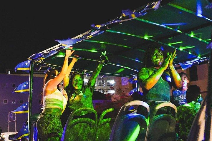 夕日と花火で巡るプンダバイブスバスツアー