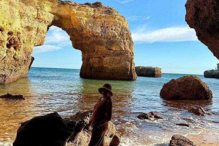 Romantic Sunset in Carvoeiro with a cliffside Picnic & wine