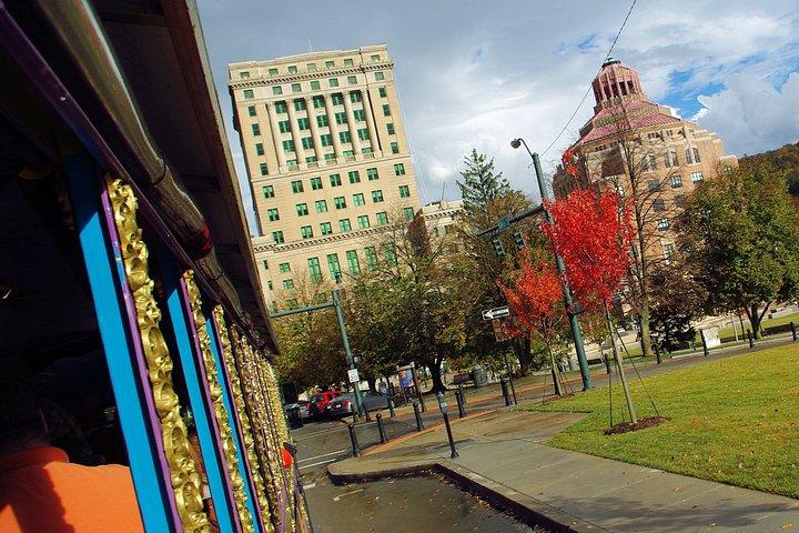 コメディ観光ツアー Hey Asheville by LaZoom