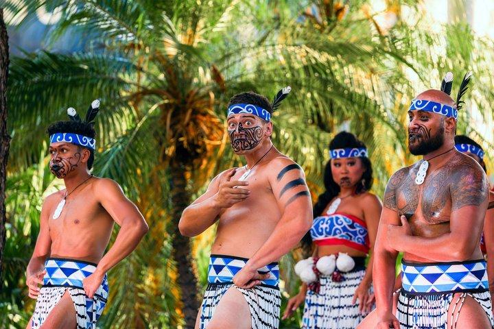 Oahu: Ka Moana Lūʻau at Aloha Tower – Oceanfront Luau Show