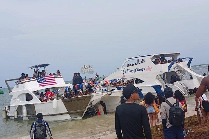 Hip Hop Punta Cana Party Boat – The Float Flow Party