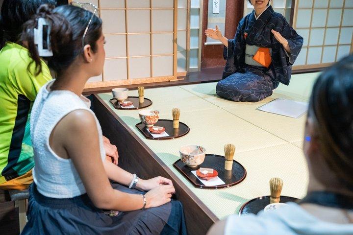 Kyoto Nishiki Market Walk Tour with Tea Ceremony Experience