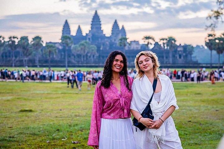 Explore Angkor Wat Temple , Bayon Temple and Jungle Temple Ta-Prohm