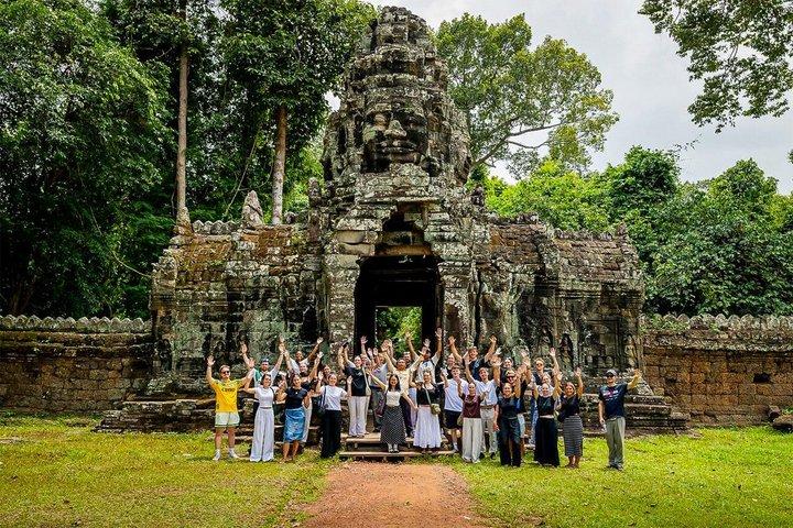 Explore Angkor Wat Temple , Bayon Temple and Jungle Temple Ta-Prohm