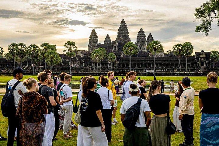 Explore Angkor Wat Temple , Bayon Temple and Jungle Temple Ta-Prohm