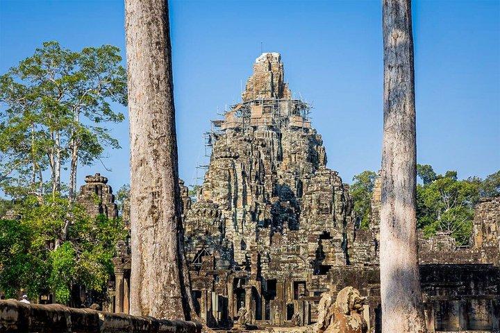 Explore Angkor Wat Temple , Bayon Temple and Jungle Temple Ta-Prohm