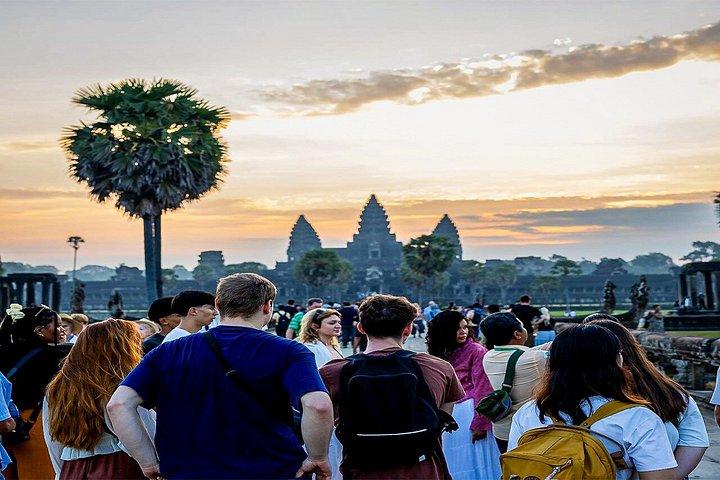 Explore Angkor Wat Temple , Bayon Temple and Jungle Temple Ta-Prohm