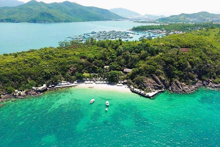 ニャチャン湾探検ツアー（シュノーケリング、釣り、ビーチ）