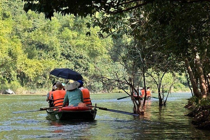 ニンビンゲートウェイ日帰り旅行：ホアルーチャンアンムア洞窟