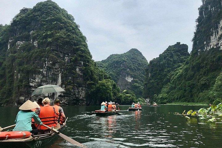 ニンビンゲートウェイ日帰り旅行：ホアルーチャンアンムア洞窟