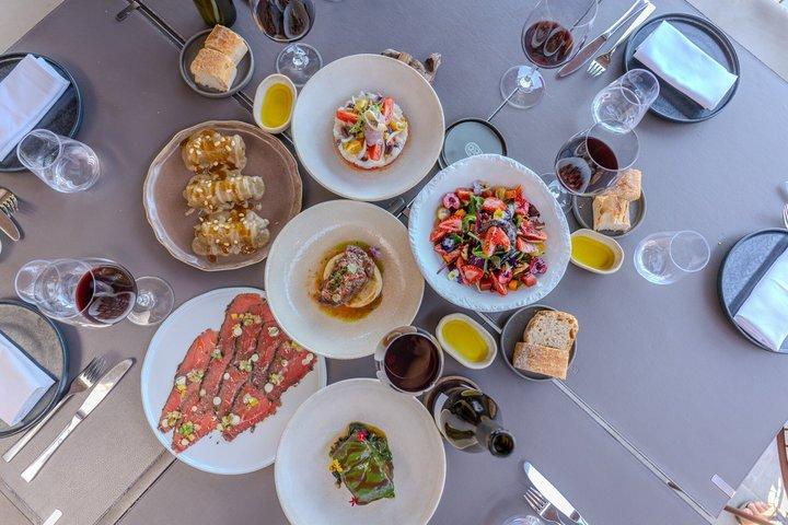 バルセロナからの眺めを楽しむモンセラート、ワイン＆グルメランチ