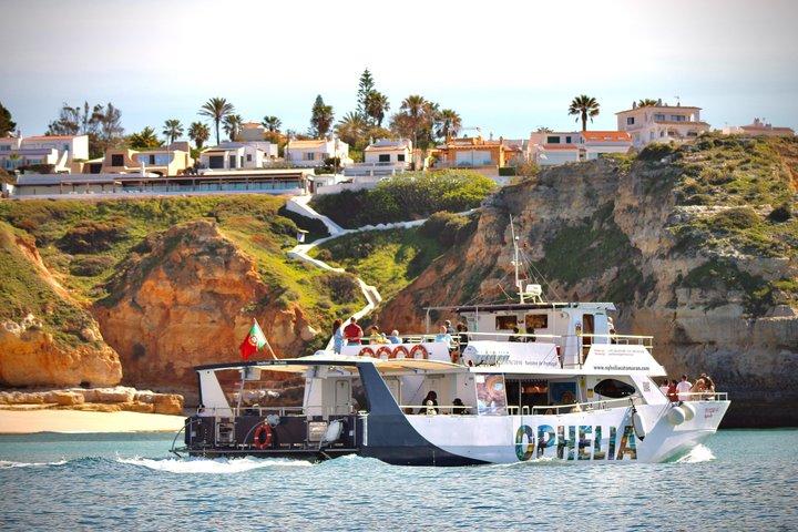 Excursion en bateau à Benagil avec déjeuner, open bar et activités aquatiques ludiques