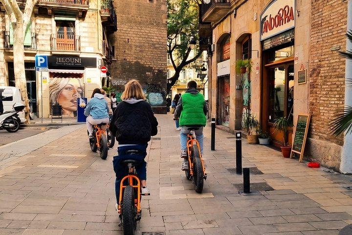 バルセロナリラックスバイクツアー：E-バイクオプションで市内の見どころ